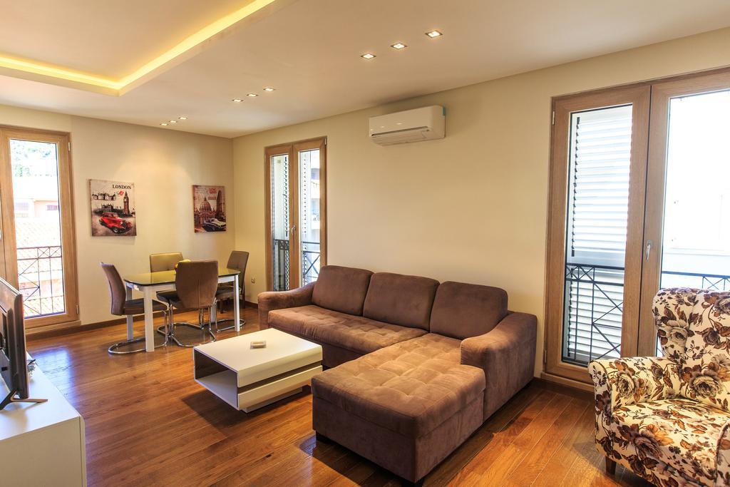 De Lux Apartments Petrovac Bagian luar foto