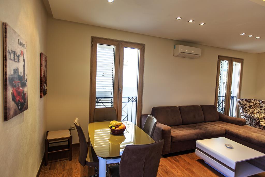 De Lux Apartments Petrovac Bagian luar foto