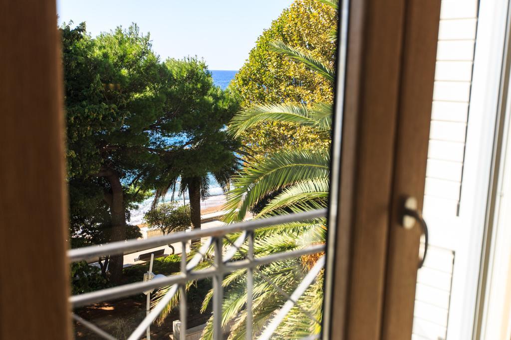 De Lux Apartments Petrovac Bagian luar foto