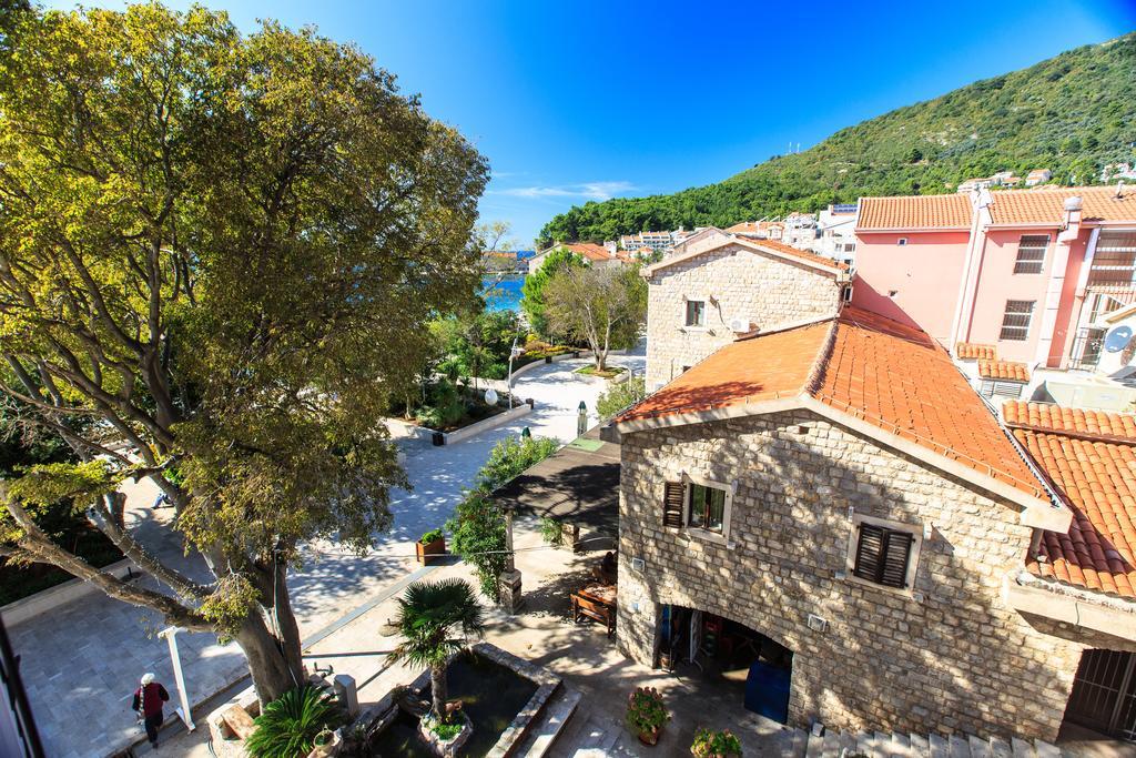 De Lux Apartments Petrovac Bagian luar foto