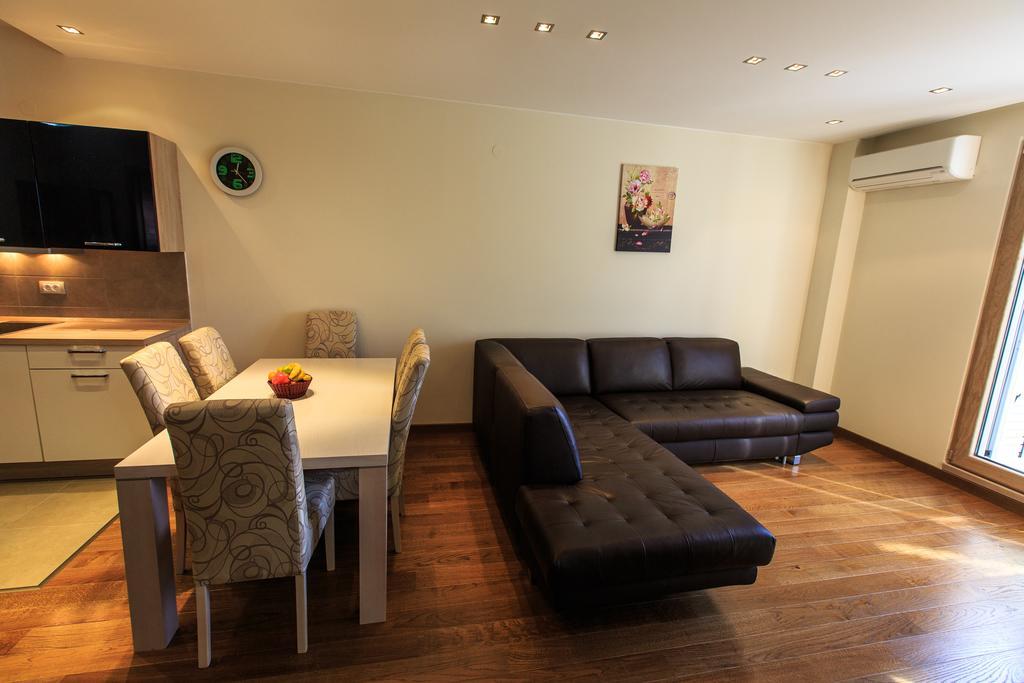 De Lux Apartments Petrovac Bagian luar foto