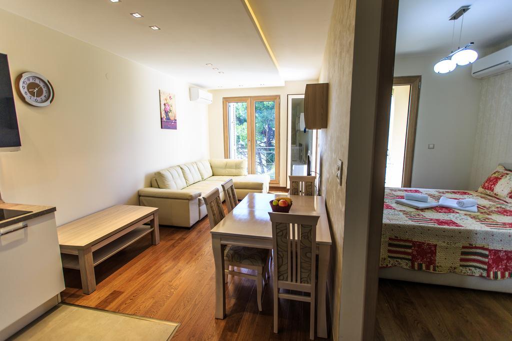 De Lux Apartments Petrovac Bagian luar foto