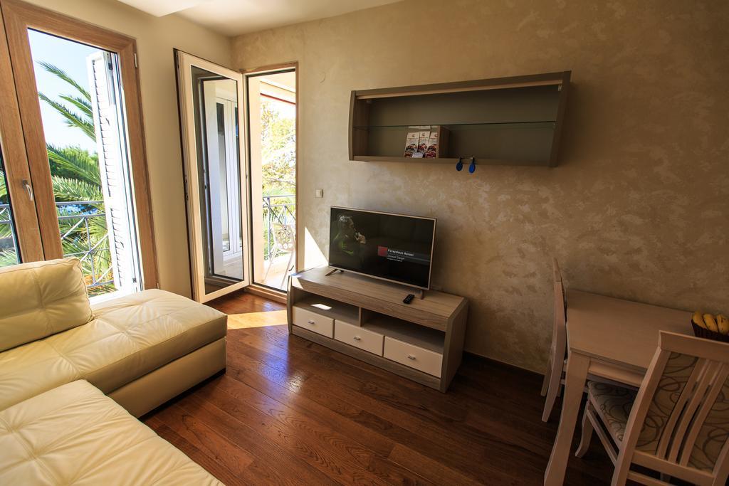 De Lux Apartments Petrovac Bagian luar foto