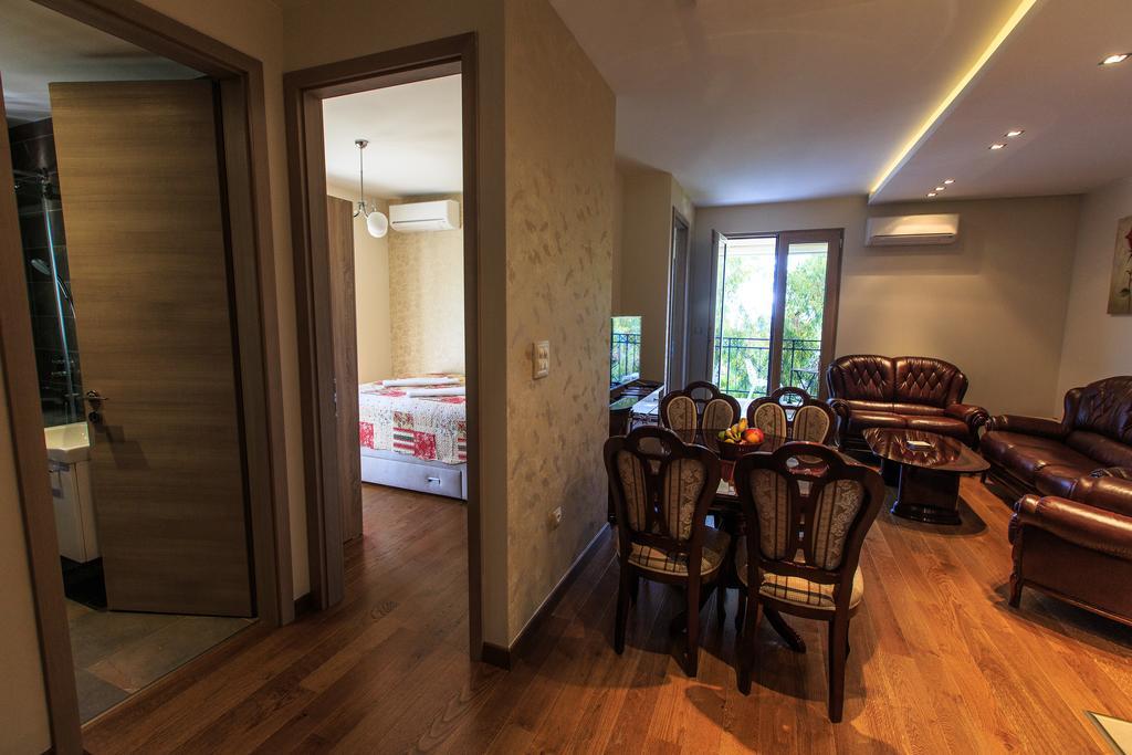 De Lux Apartments Petrovac Bagian luar foto