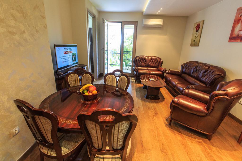 De Lux Apartments Petrovac Bagian luar foto