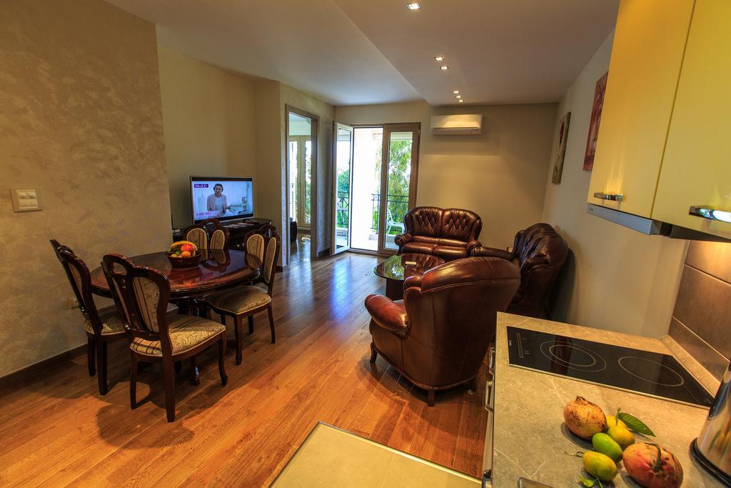 De Lux Apartments Petrovac Bagian luar foto