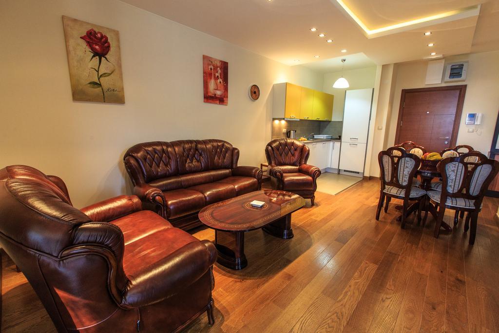 De Lux Apartments Petrovac Bagian luar foto