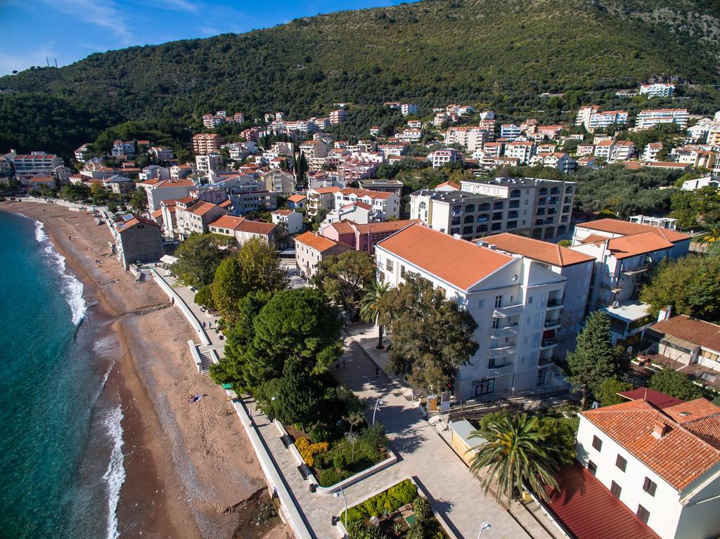 De Lux Apartments Petrovac Bagian luar foto